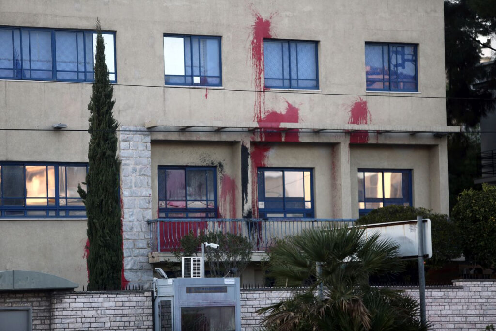 Ταυτοποιήθηκε μέλος του «Ρουβίκωνα» για την επίθεση στην πρεσβεία του Ισραήλ