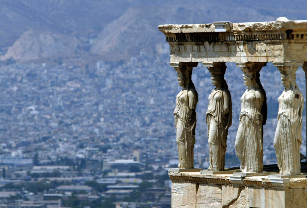 Αριθμοί που προκαλούν δέος: Στα 657 δισ. το συνολικό χρέος της Ελλάδας ή 305,8% του ΑΕΠ – Έκθεση της UBS