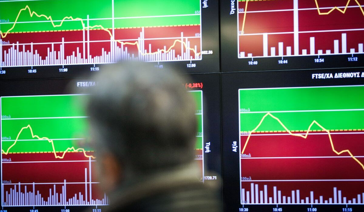 Η Ελλάδα ξαναδανείζεται με μνημονιακούς όρους
