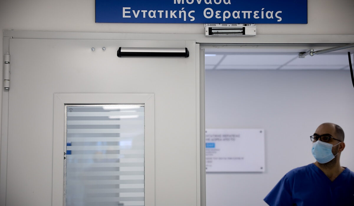Κορονοϊός: Ραγδαία αύξηση διασωληνωμένων με 594 ασθενείς, πόσοι είναι οι εμβολιασμένοι