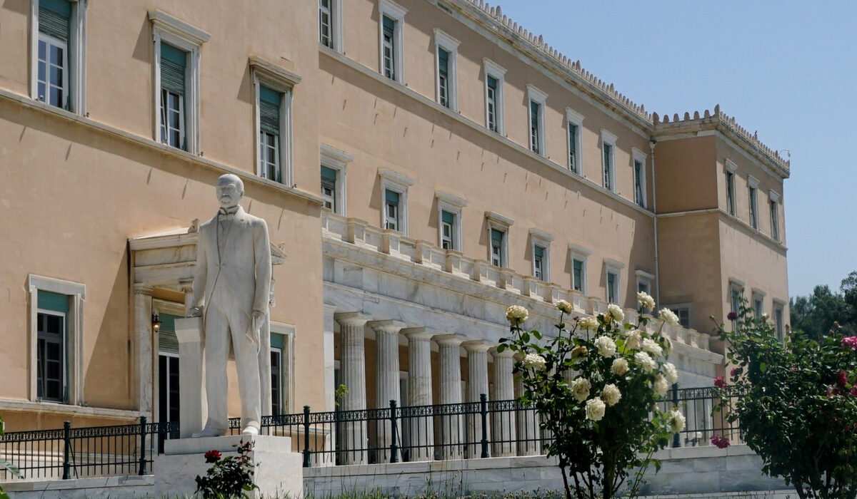 Μεγάλη έρευνα σε 12 ευρωπαϊκές χώρες: Τι πιστεύουν οι Έλληνες για Πούτιν, Τραμπ, ΕΕ και πόλεμο στην Ουκρανία