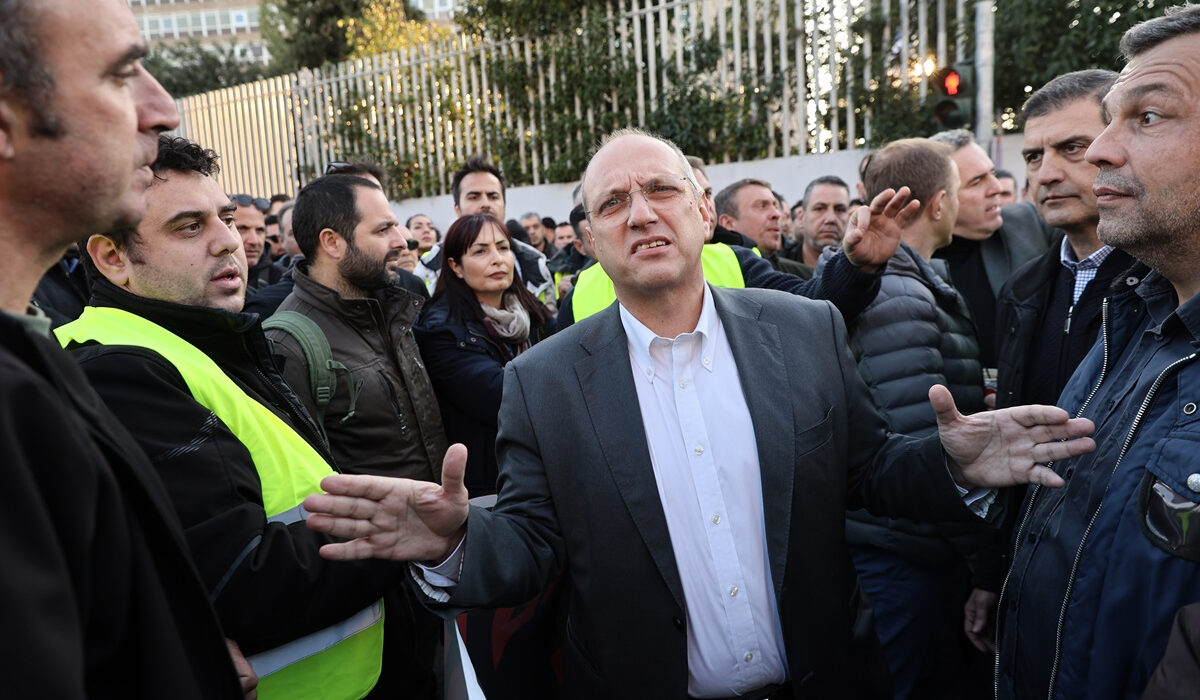 Οργή στους αστυνομικούς – Τον «εξάψαλμο» άκουσε ο υπουργός Γ. Οικονόμου στην Κατεχάκη