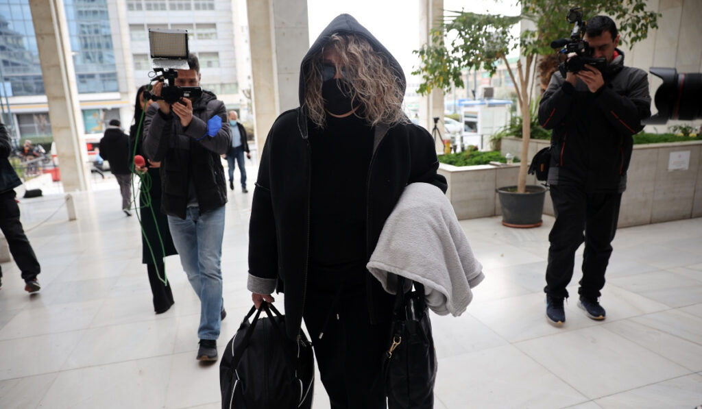Πάτρα: Το… ζεϊμπέκικο της μητέρας της Ρούλας μετά τον θάνατο της Μαλένας