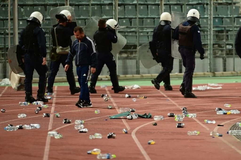 Η ανακοίνωση της Αστυνομίας για τα επεισόδια στο παιχνίδι Βόλος – Ολυμπιακός