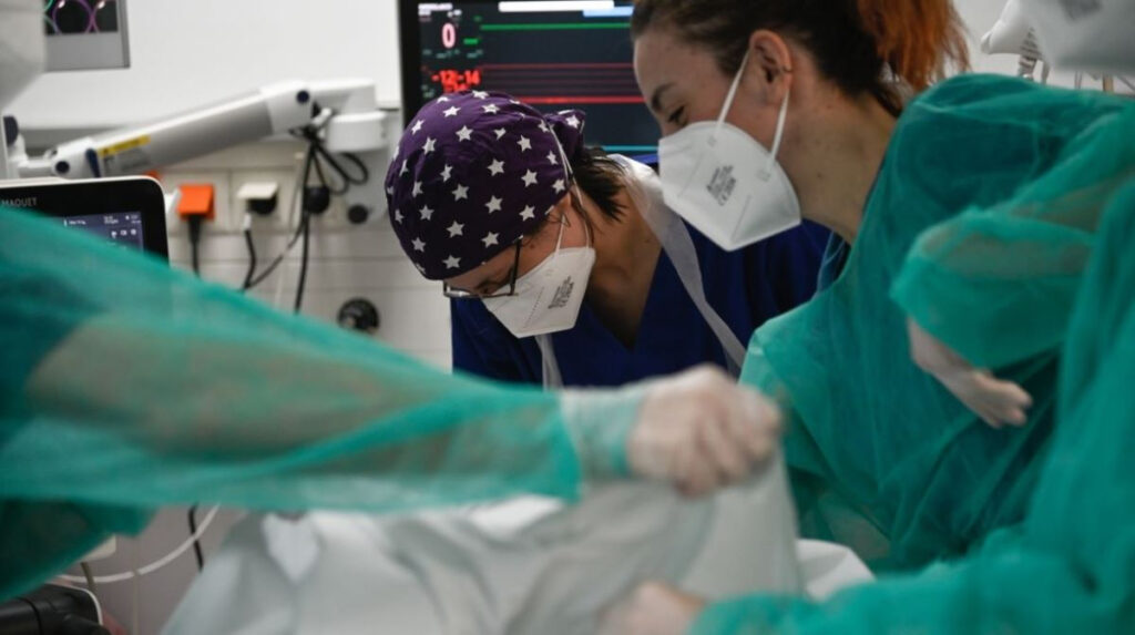 Παγκόσμια Σύνοδο Κορυφής ανακοίνωσε ο Λευκός Οίκος: Νέα στρατηγική για τις μεταλλάξεις