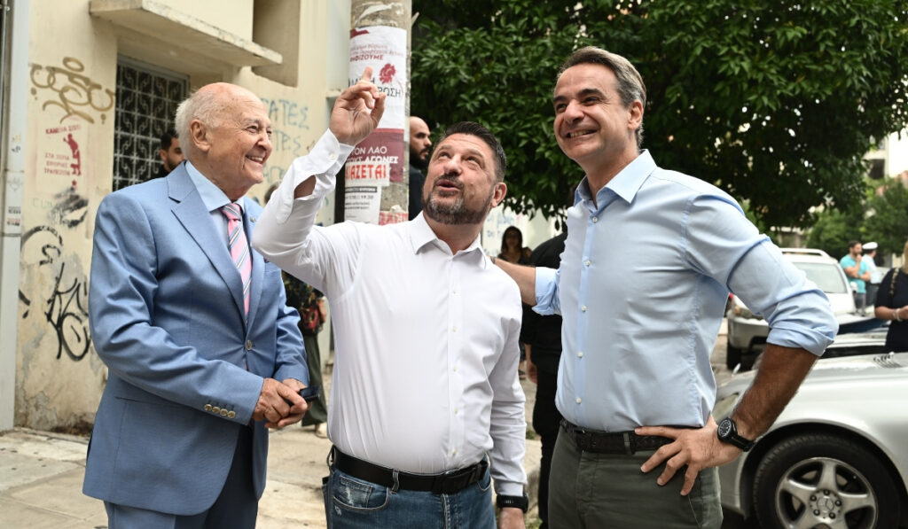 Στο ασφαλές περιβάλλον του Βύρωνα η στήριξη Μητσοτάκη στον Χαρδαλιά