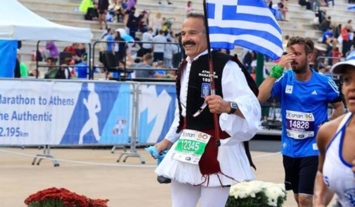 Μαραθώνιος: Ήρθε από την Ολλανδία και του έκλεψαν τη φουστανέλα – «Η στολή ήταν το δεύτερο δέρμα μου»