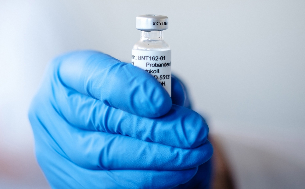 Εμβόλιο Pfizer: Η Βρετανία ξεκινά τους εμβολιασμούς – Διαθέσιμο τις επόμενες μέρες