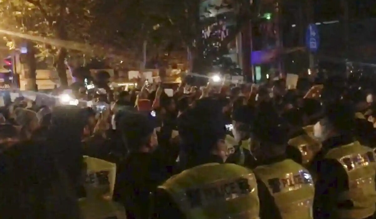 Οργή και διαδηλώσεις στην Κίνα: «Όχι άλλα lockdown – Κάτω ο Σι Τζινπίνγκ – Ελευθερία»