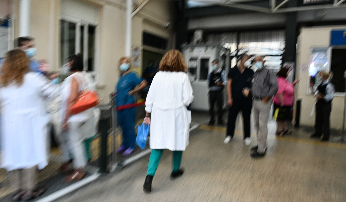 «Ο ΕΟΠΥΥ δεν πληρώνει» – Συγκέντρωση διαμαρτυρίας από τους γιατρούς διαγνωστικών κέντρων