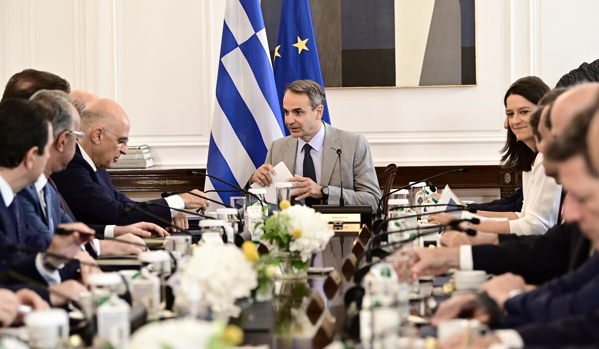 Τα τρία «Α» της νέας διακυβέρνησης: Αποκεφαλισμοί, αυταρχισμός και αλαζονεία