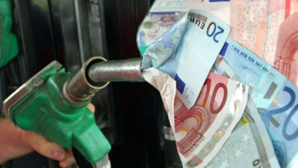 Tα πέντε μοντέλα που καταναλώνουν τη βενζίνη με το σταγονόμετρο