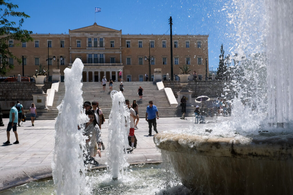 Καιρός: Και τώρα καύσωνας διαρκείας – Μέχρι και 42 βαθμούς Κελσίου σήμερα