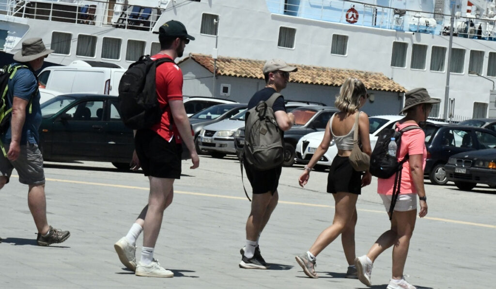 «Σαρώνει» η μετάλλαξη Eris, 7 στα 10 κρούσματα στην Κρήτη – Η νέα έκθεση ΕΟΔΥ