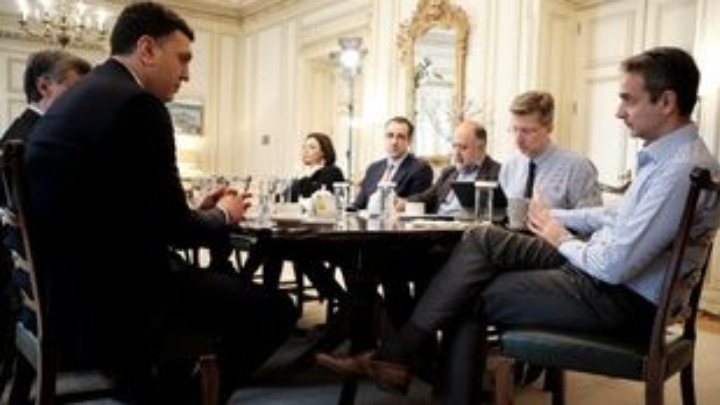 Ευρεία σύσκεψη στο Μαξίμου υπό τον Κυριάκο Μητσοτάκη για τον κορονοϊό
