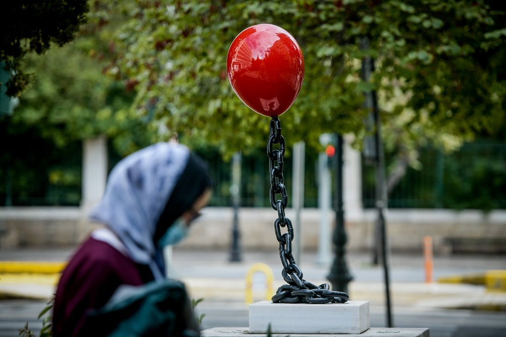 Χριστούγεννα στο σπίτι με κλειστά εστιατόρια και καφετέριες, απαγόρευση μετακίνησης και SMS