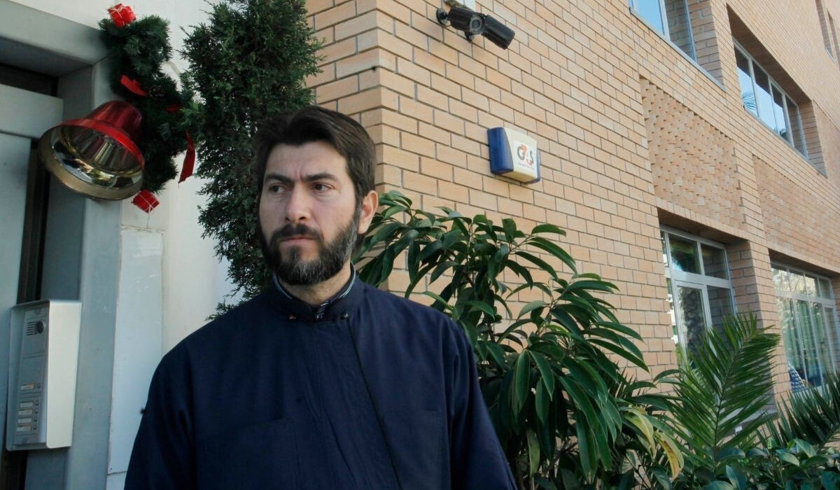Δίωξη για απιστία, υπεξαίρεση και ξέπλυμα στον Πατέρα Αντώνιο και την πρεσβυτέρα