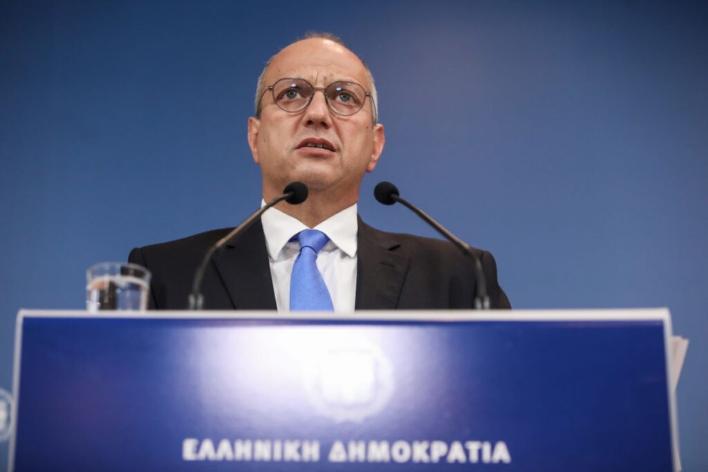 Ηχηρή απάντηση Ανταποκριτών Ξένου Τύπου σε Οικονόμου: Ατόπημα η στοχοποίηση δημοσιογράφου – Να ανακαλέσει