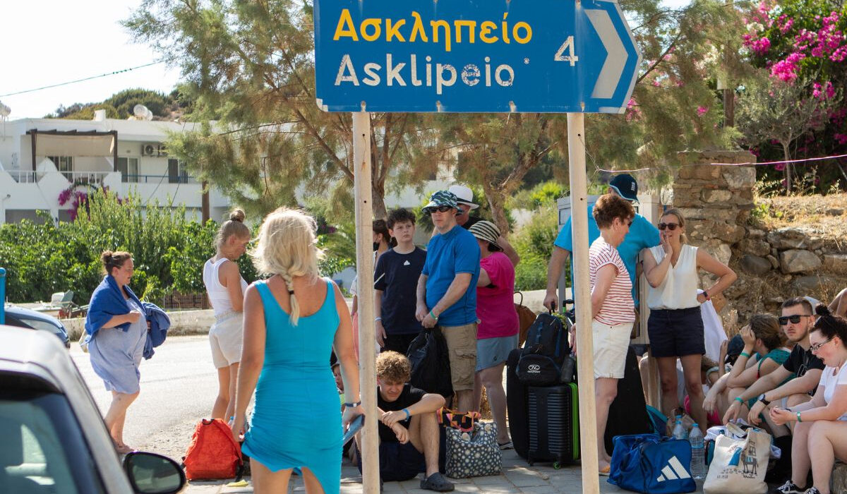 Το αφεντικό… τρελάθηκε: Δωρεάν διακοπές στη Ρόδο υπόσχεται ο Μητσοτάκης