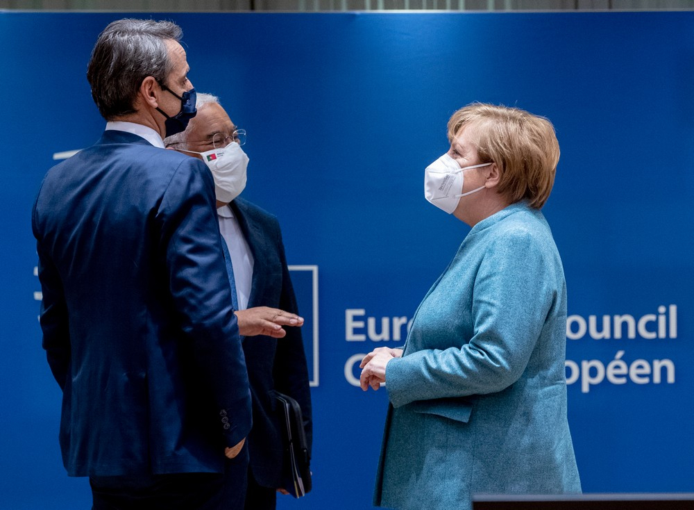 Η Μέρκελ κάνει πλάκα: Θα παραπέμψει το εμπάργκο των όπλων προς την Τουρκία στο…ΝΑΤΟ