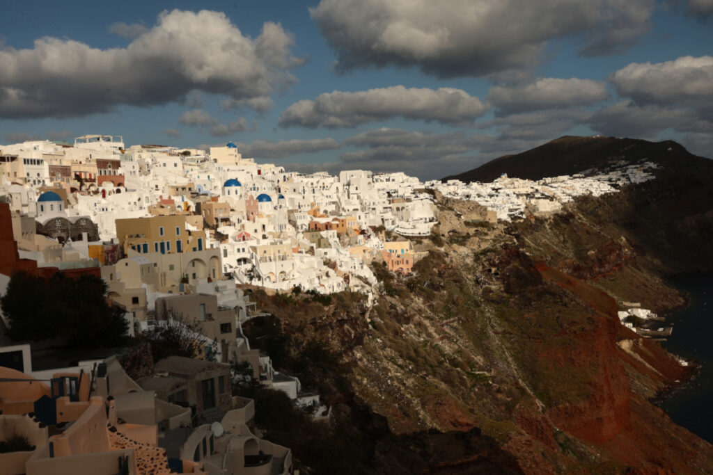 Ανησυχία για σεισμό 6 Ρίχτερ μετά την «καταιγίδα» δονήσεων στη Σαντορίνη – Μεταβαίνει ο Μητσοτάκης στο νησί