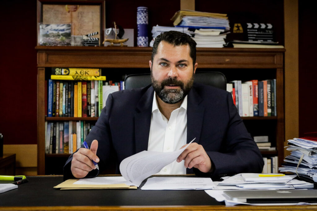 Τηλεοπτικές άδειες: Ομόφωνα αθώος ο Λ. Κρέτσος για τον διαγωνισμό