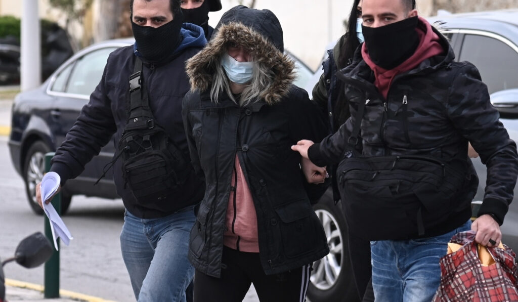 Η Ρούλα Πισπιρίγκου έγινε ραπ τραγούδι: «Σταλμένη από την κόλαση δίχως λουριά και φρένα»