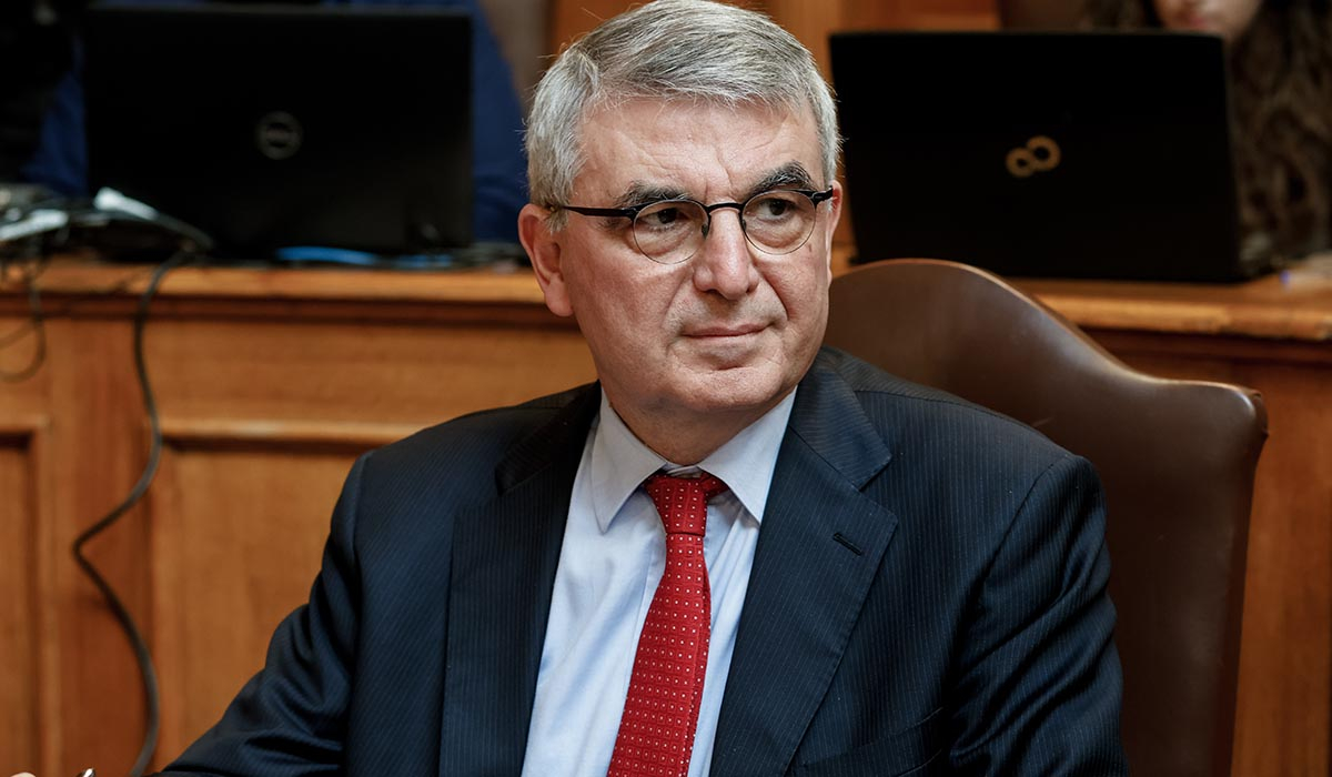 Ο υπουργός που θέλει να μας κάνει… Ιαπωνία (βίντεο)