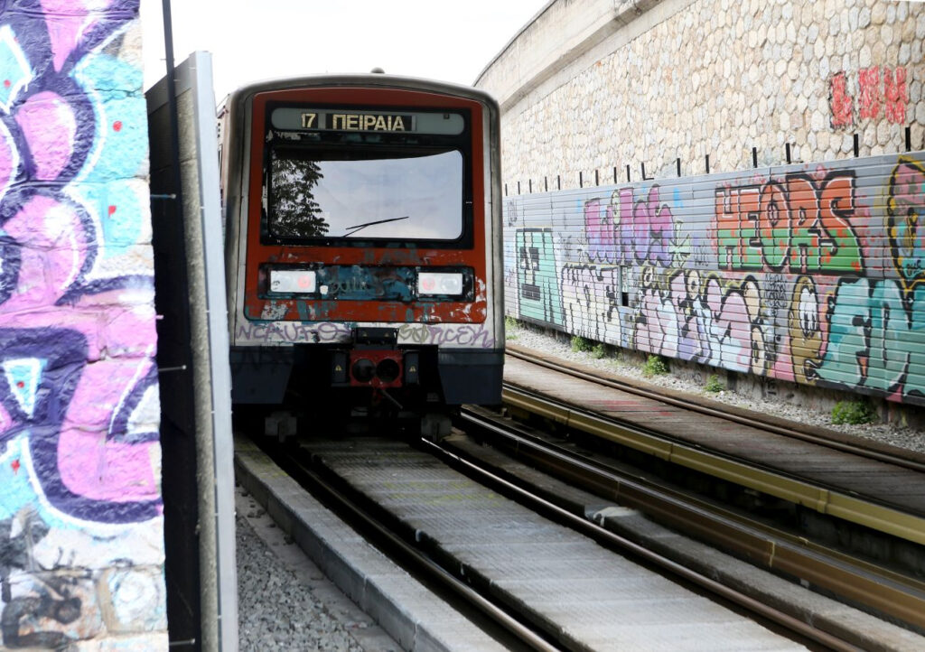 Νεαρή αυτοκτόνησε στις γραμμές του ΗΣΑΠ στο Μοσχάτο
