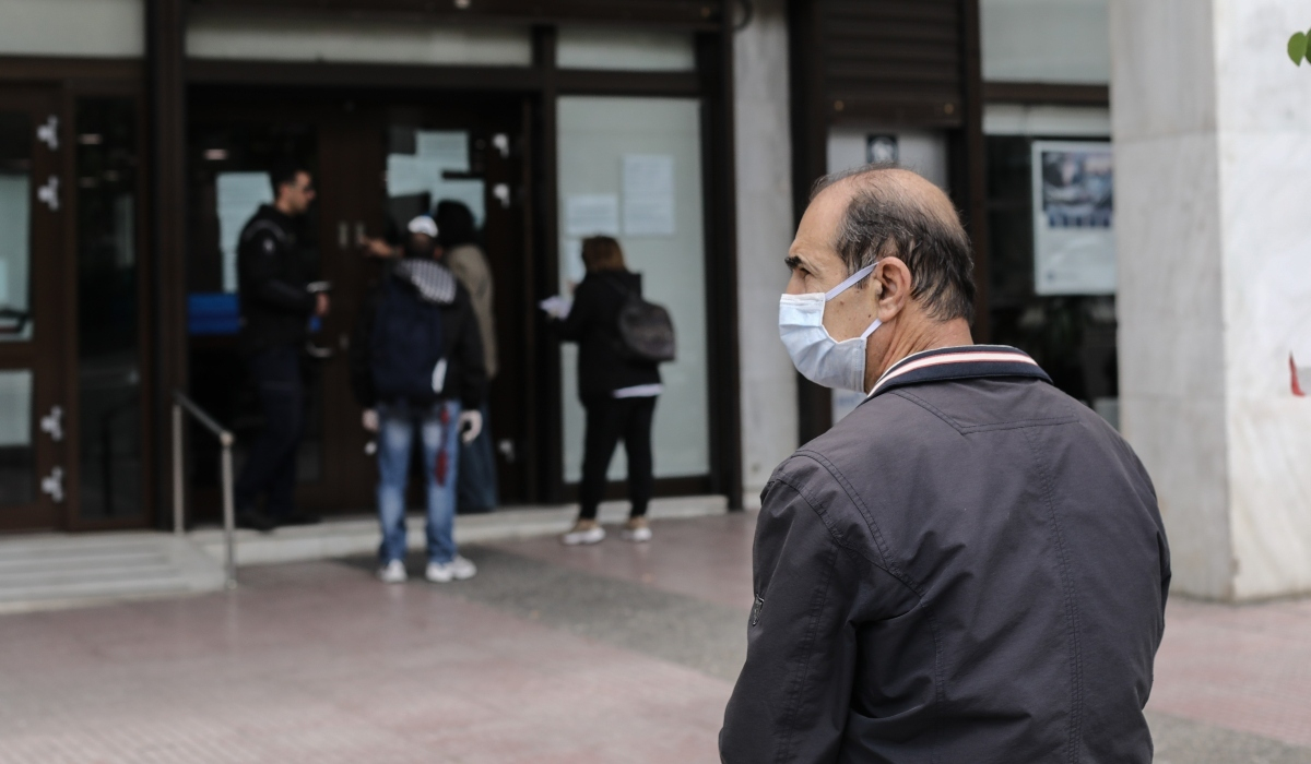 Πρόωρη σύνταξη στο Δημόσιο: Με τροπολογία όλοι στα 62 – Παραδείγματα