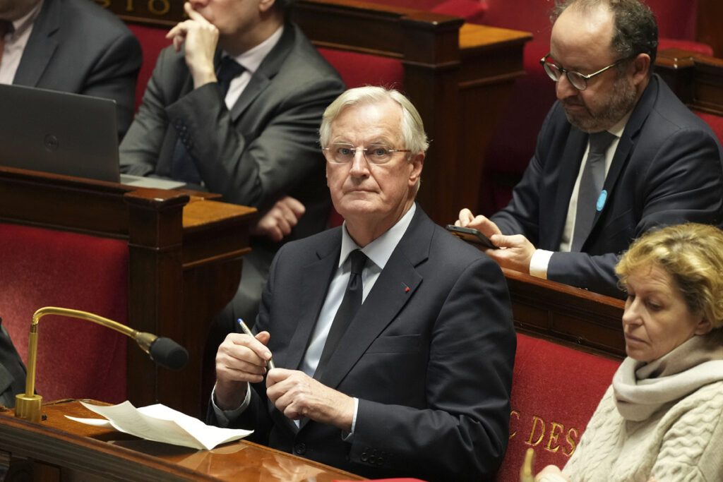 Χάος στη Γαλλία: Η κυβερνητική κατάρρευση και τα σενάρια της επόμενης ημέρας – Ανάλυση Guardian