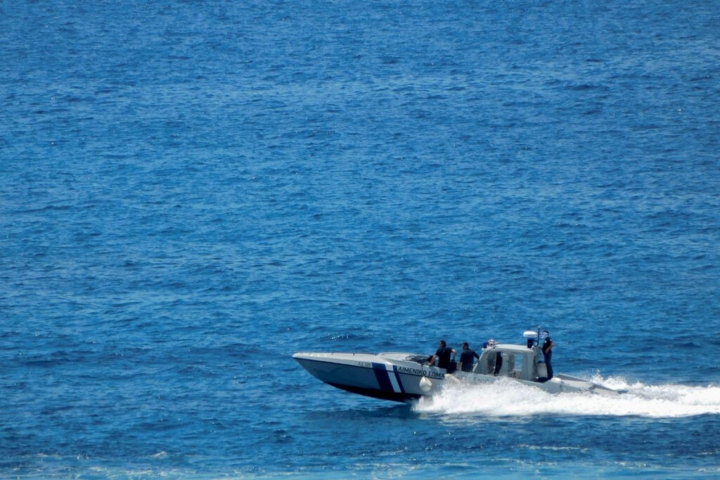 Κως: Χειριστής ταχυπλόου που μετέφερε 16 μετανάστες επιχείρησε να εμβολίσει σκάφος του Λιμενικού