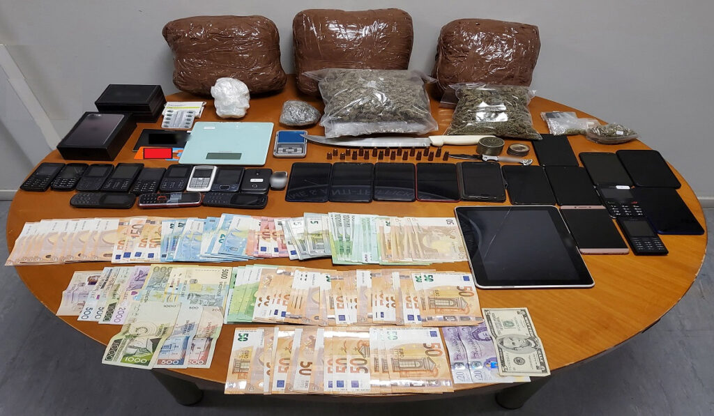 Εξαρθρώθηκε σπείρα που διακινούσε ναρκωτικά στην Αττική και στη νησιωτική Ελλάδα