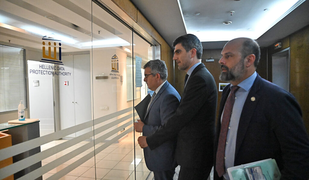 Στην Αρχή Προστασίας Δεδομένων η μήνυση Ανδρουλάκη για την απόπειρα παγίδευσης του κινητού του