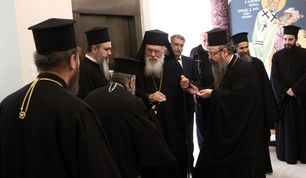 Δυο σενάρια για το διαζύγιο της εκκλησίας με τον γάμο των ομόφυλων ζευγαριών – Το συναινετικό και το «σκληρό»