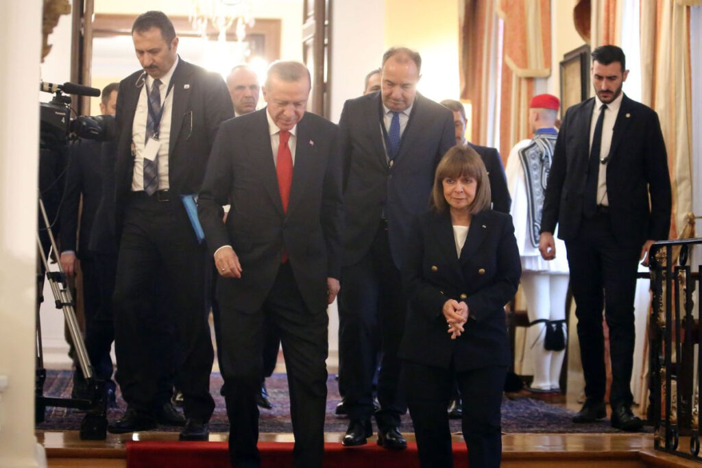Ερντογάν σε Σακελλαροπούλου: Να βλέπουμε το γεμάτο μέρος του ποτηριού – Νέα πορεία στις σχέσεις μας