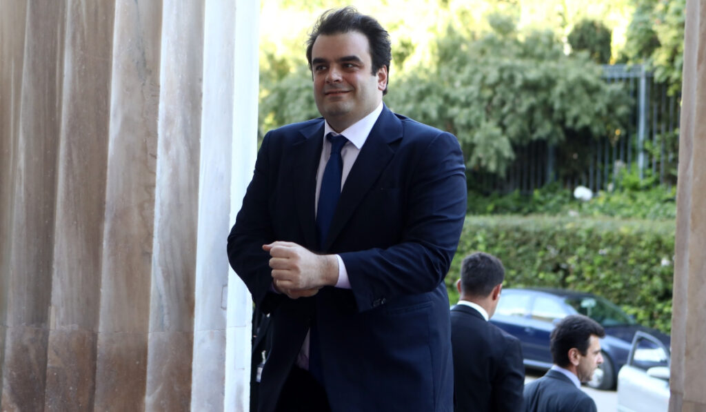 Κυριάκος Πιερρακάκης: Αριβισμός