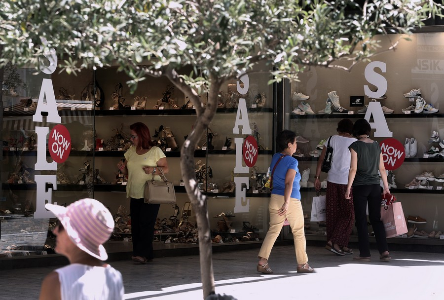 Καταστήματα: Πότε αρχίζει το εορταστικό ωράριο
