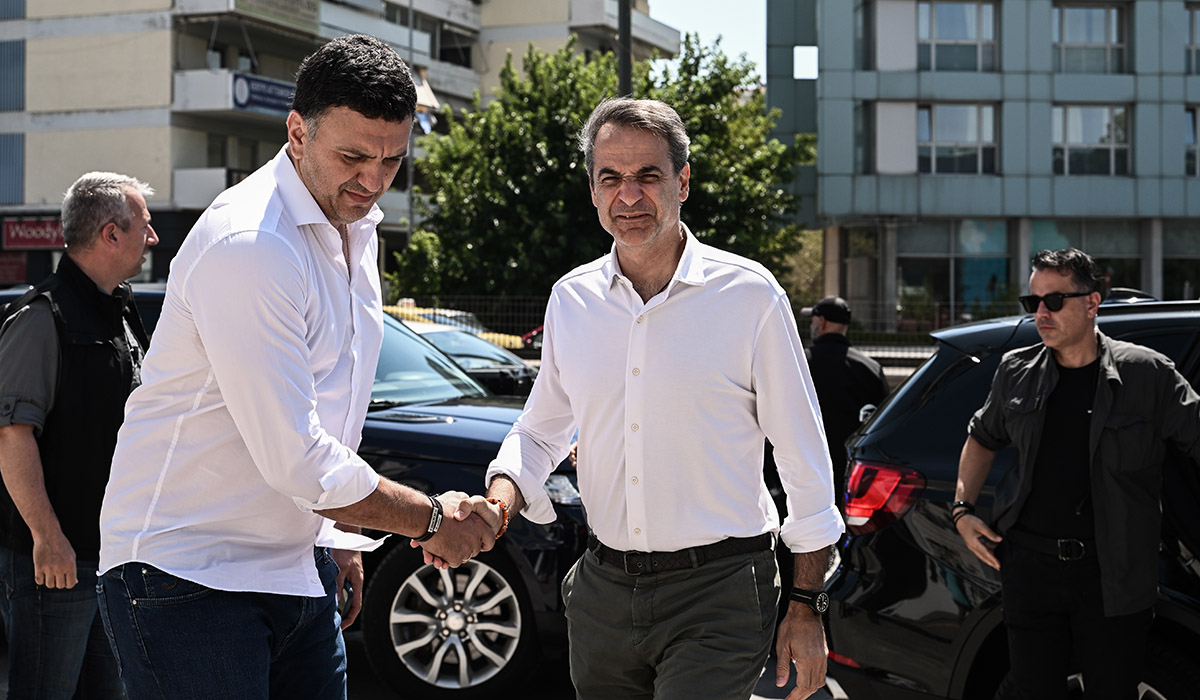 Στο Συντονιστικό Κέντρο της Πολιτικής Προστασίας ο Μητσοτάκης