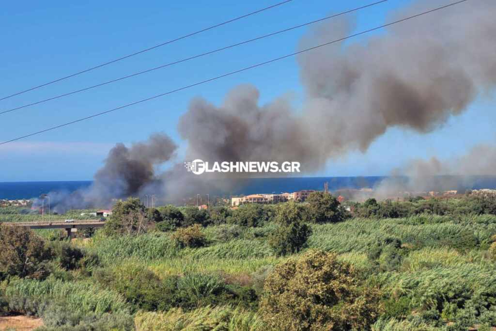 Φωτιά στον Πλατανιά Χανίων, στην Κρήτη – Μήνυμα από το 112 (Εικόνες & Βίντεο)