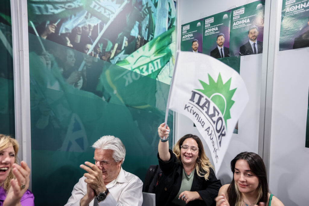 ΠΑΣΟΚ για ΣΥΡΙΖΑ: Δώσατε το φιλί της ζωής στην κυβέρνηση Μητσοτάκη