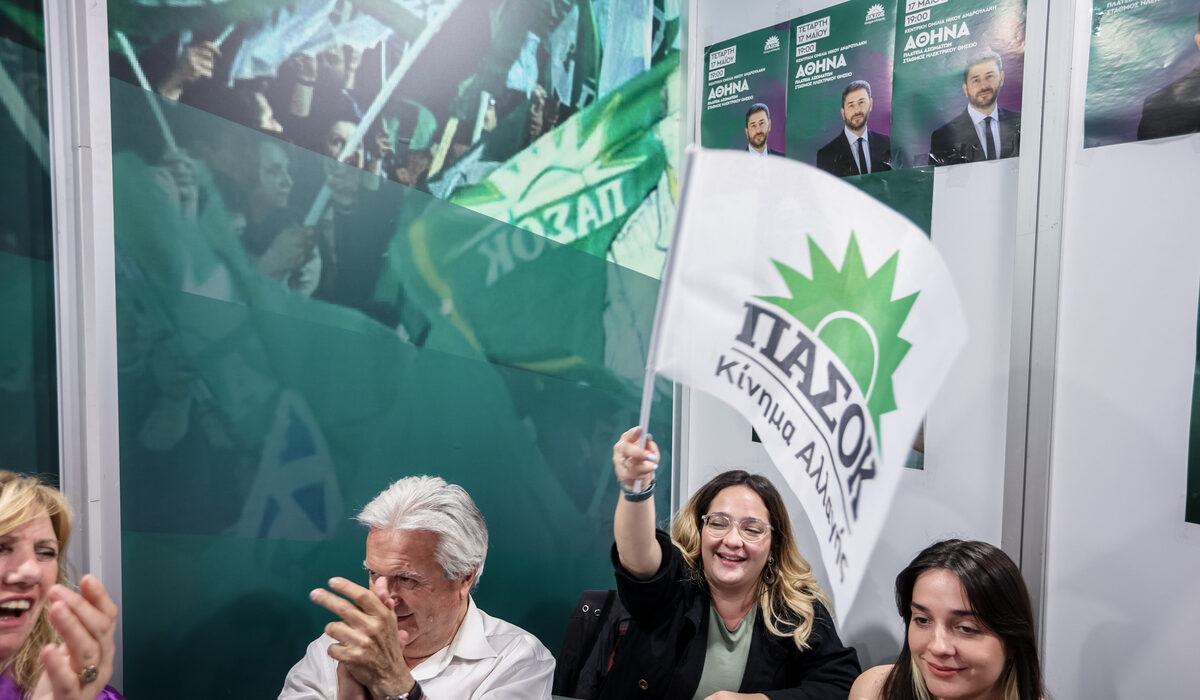 ΠΑΣΟΚ για ΣΥΡΙΖΑ: Δώσατε το φιλί της ζωής στην κυβέρνηση Μητσοτάκη