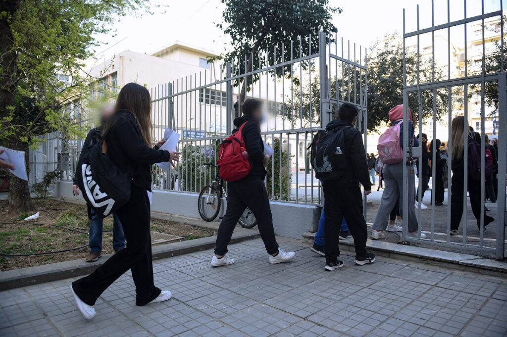 Σχολεία: «Βγαίνουν» 2 μαθήματα από το Λύκειο; Πάμε για εξελίξεις