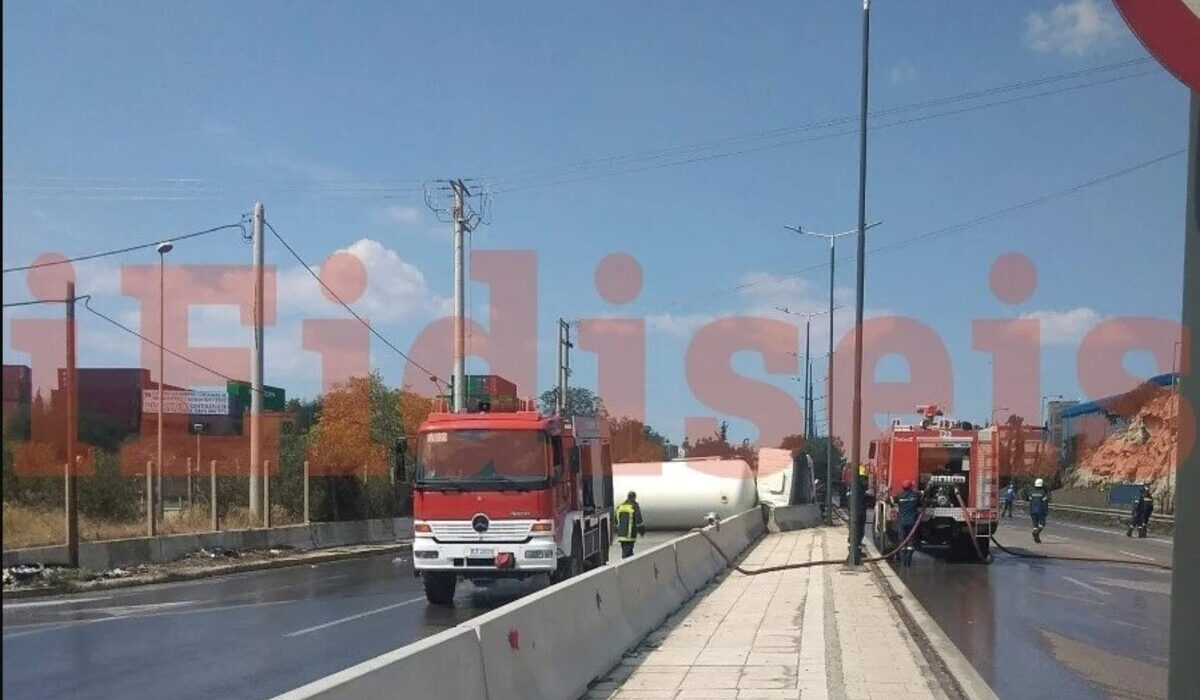 Εκκενώνεται η δομή του Σχιστού λόγω της ανατροπής του βυτιοφόρου που μετέφερε υγραέριο