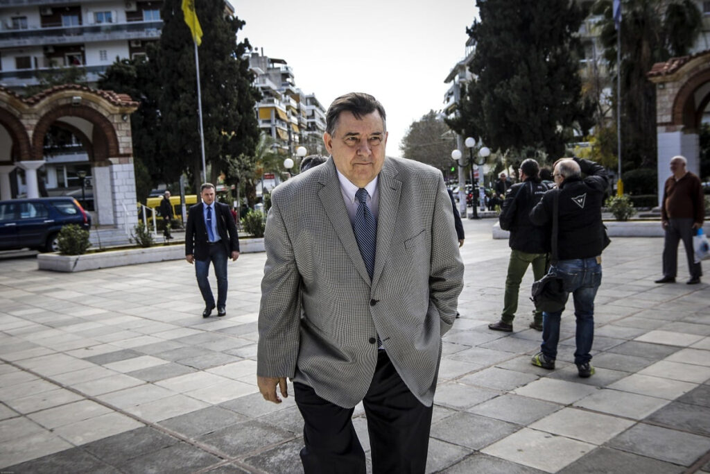 Η κάθοδος του Καρατζαφέρη ανάβει φωτιές στο αίθριο της Μεγάλης Βρετάννιας