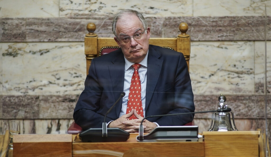 Ο Τασούλας θέλει αυτοδυναμία για να μη γίνει η Βουλή… γενική συνέλευση πολυκατοικίας