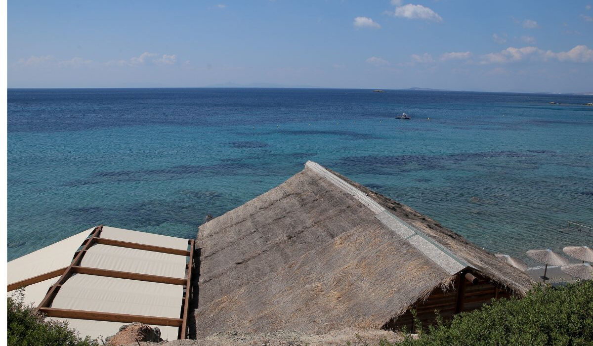 «Λουκέτο» σε δημοφιλές beach bar της παραλιακής – Τι ανακάλυψε η ΑΑΔΕ