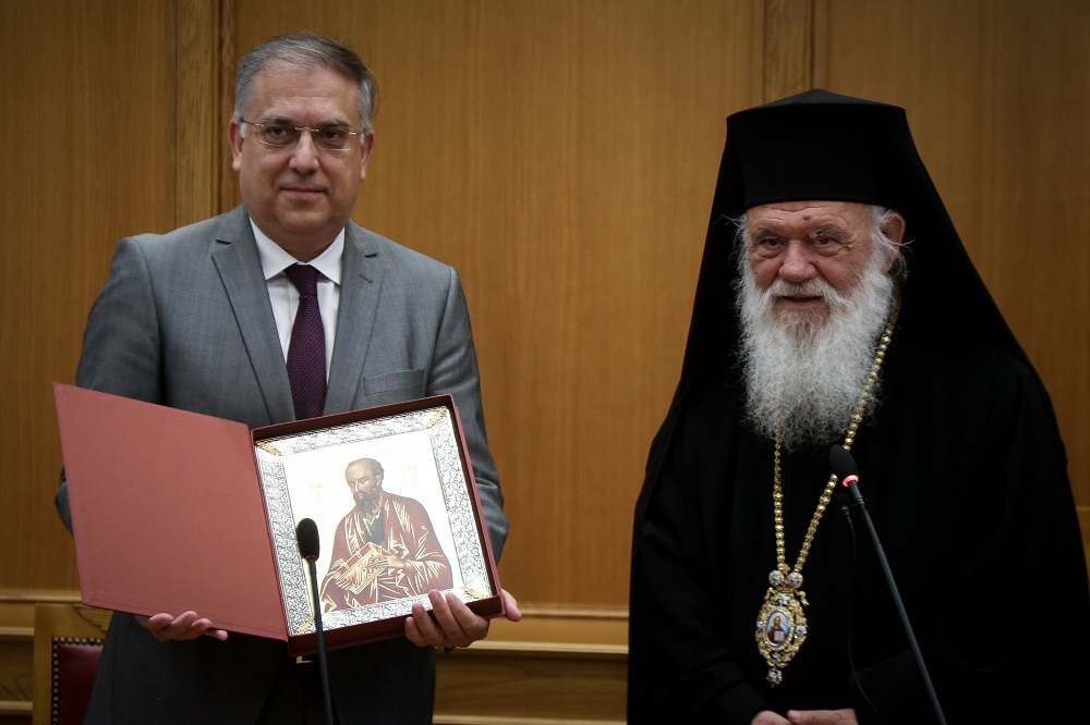 Έρχονται 1.000 προσλήψεις στις μητροπόλεις