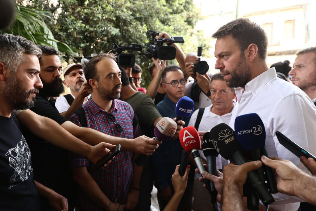Κασσελάκης σε εργαζόμενους της Αυγής: «Mea culpa που δεν σας συνάντησα»