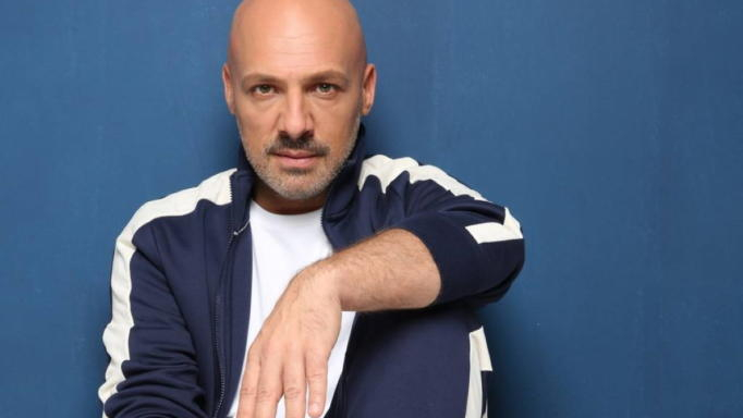 Ο Νίκος Μουτσινάς πάει… ΣΚΑΪ